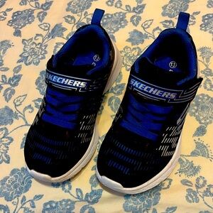 Size 13 Skechers shoes